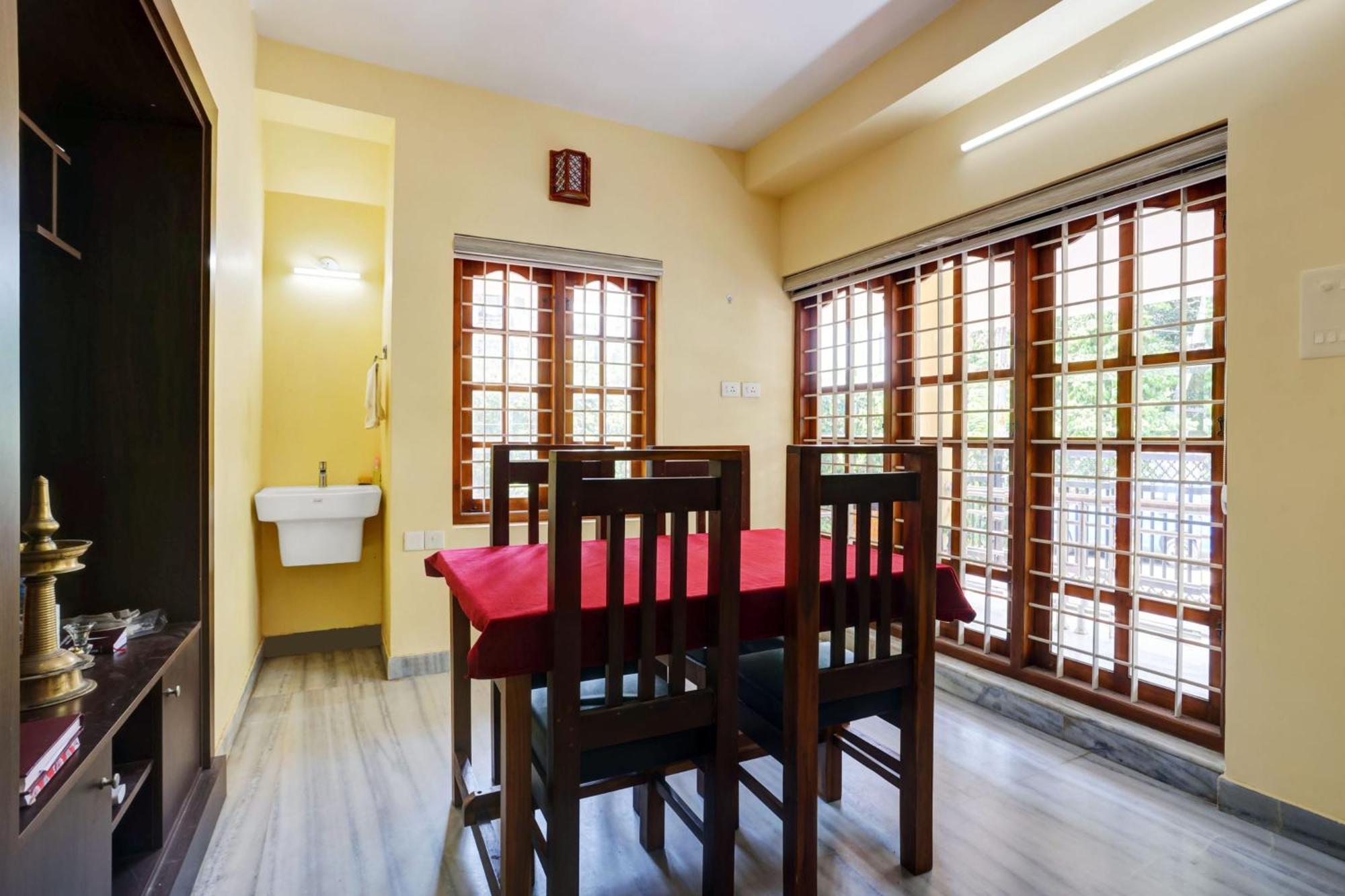Super Hotel O Lm Residency Thiruvananthapuram Bagian luar foto